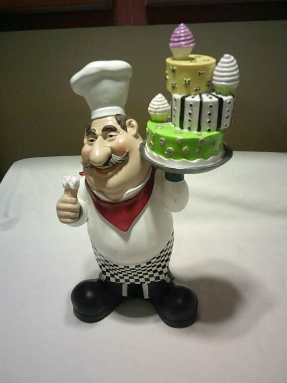 VTG FAT ITALIAN CHEF FIGURINE HOLDING CAKES & CUPCAKES RESIN KITCHEN DECOR 16"